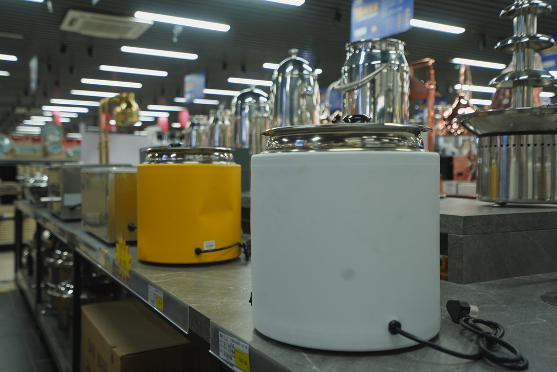 Beverage urns on display