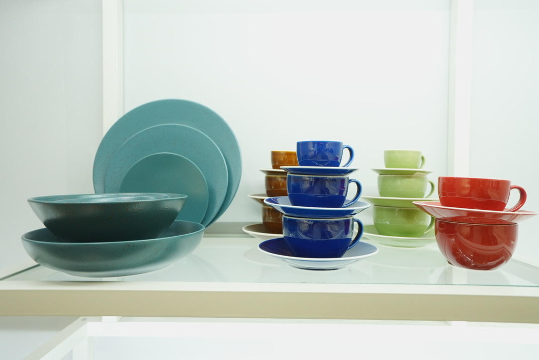 Colourful hotel cups and plates